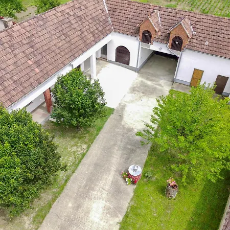 Apartman Marta I Soba Maja I Sigurno Parkiranje U Dvoristu Gradiste Exterior photo