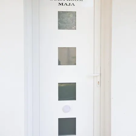 Apartman Marta I Soba Maja I Sigurno Parkiranje U Dvoristu Gradiste Exterior photo