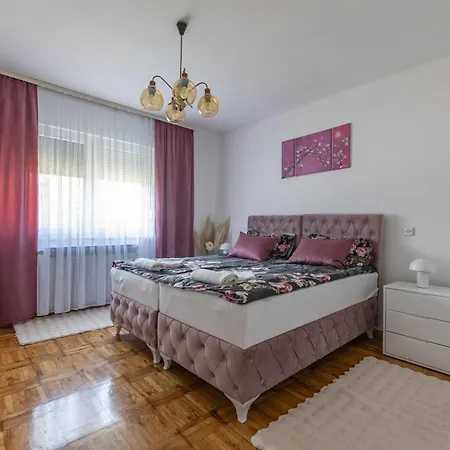 Apartman Marta I Soba Maja I Sigurno Parkiranje U Dvoristu Gradiste Exterior photo
